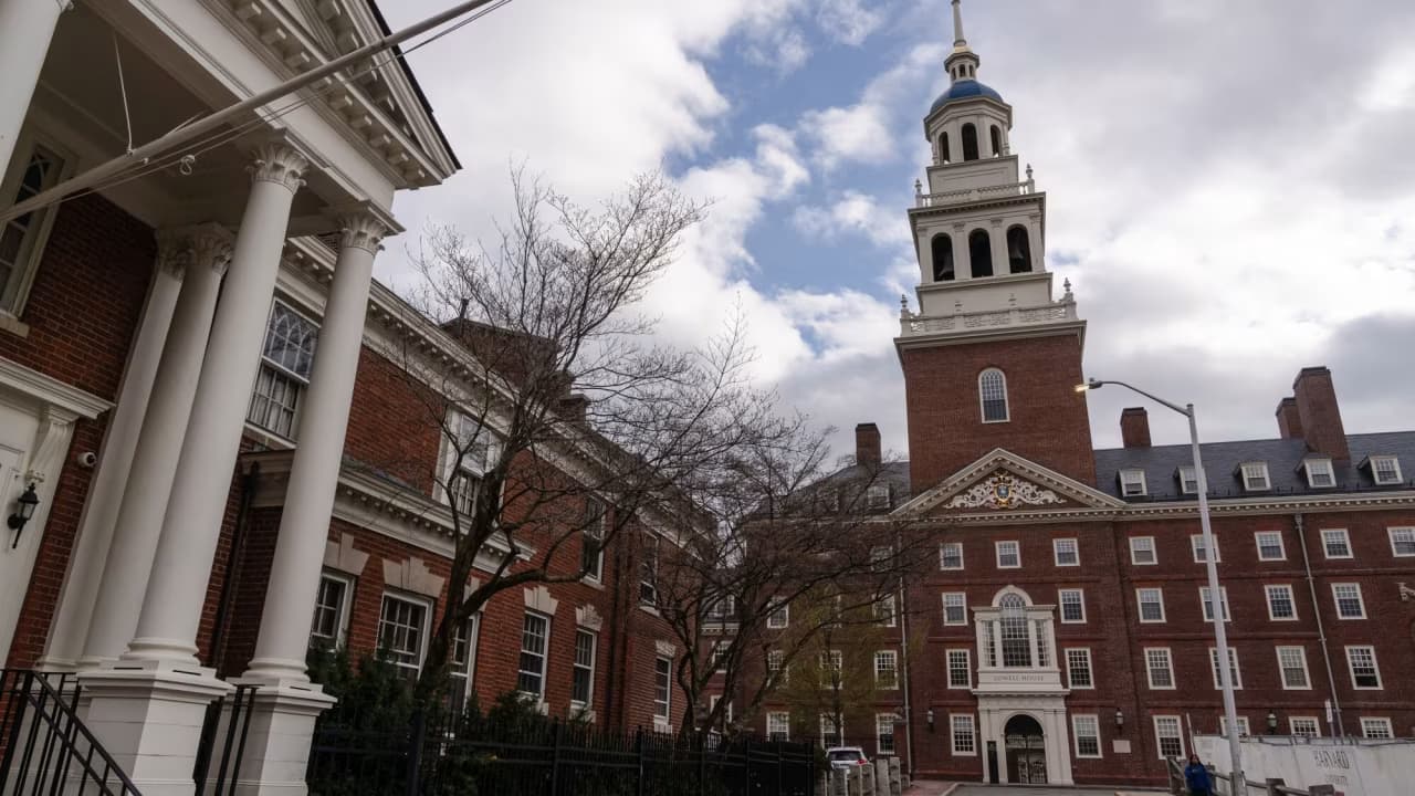Harvard Barred from Enrolling International Students Over Refusal to Comply with Federal Demands