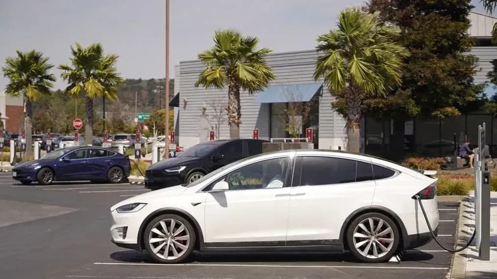 Trump Strikes Down California’s Electric Car Mandate in Bold Regulatory Reversal